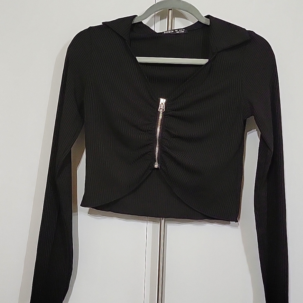 Black zip up crop top